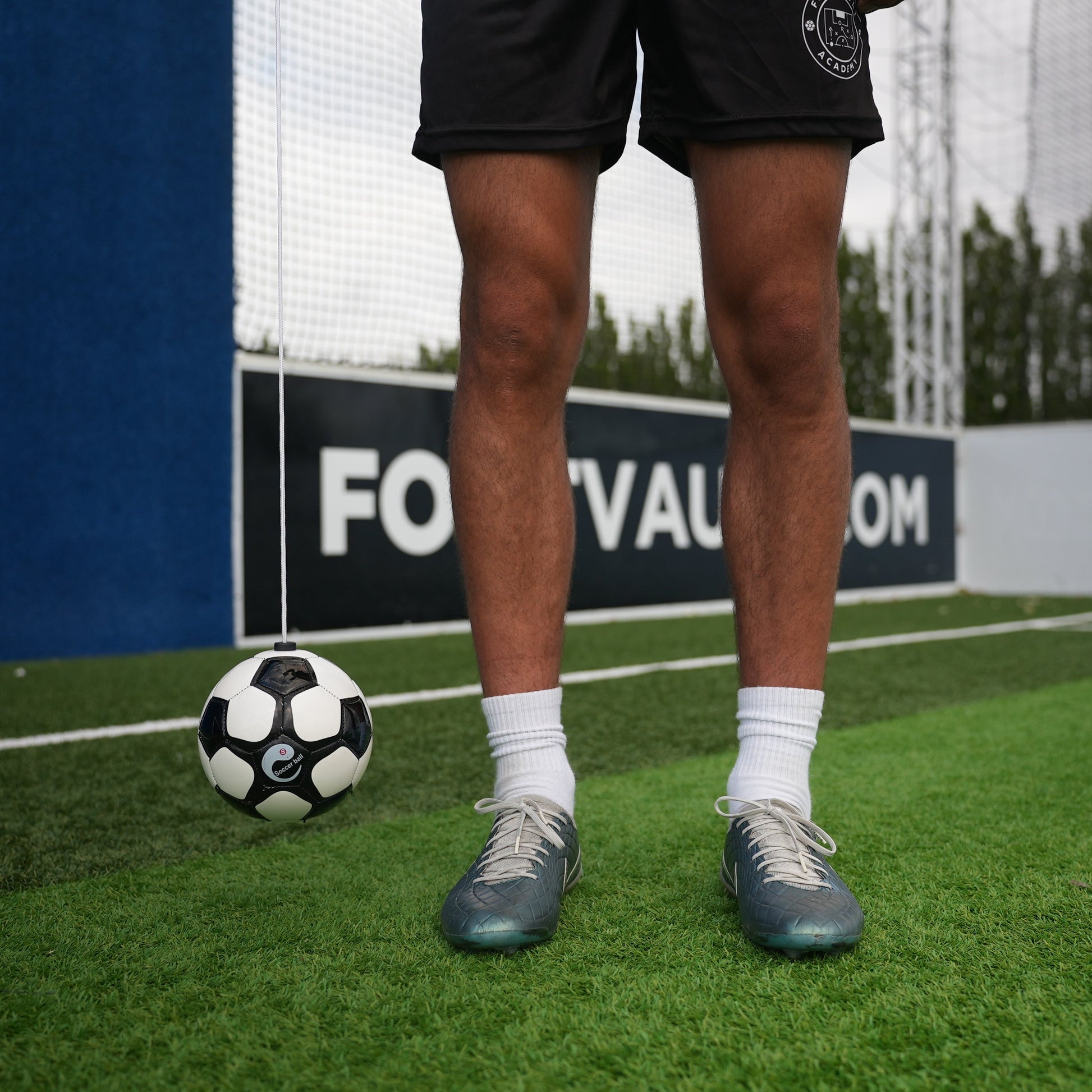 At home soccer trainer with durable rope and handle